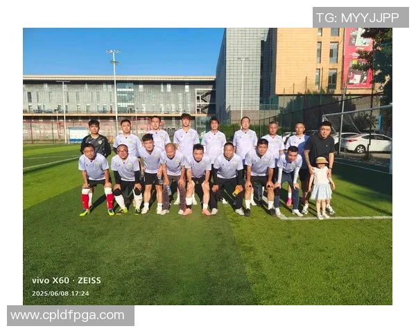 赛后复盘广州足球队与杭州足球队的战术分析与技术对抗探讨